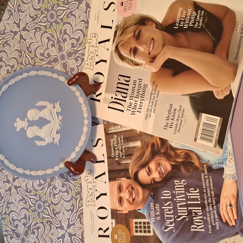 Vintage Diana & Charles 1981  Wedgwood Blue Jasperware Wedding Plate & Magazines